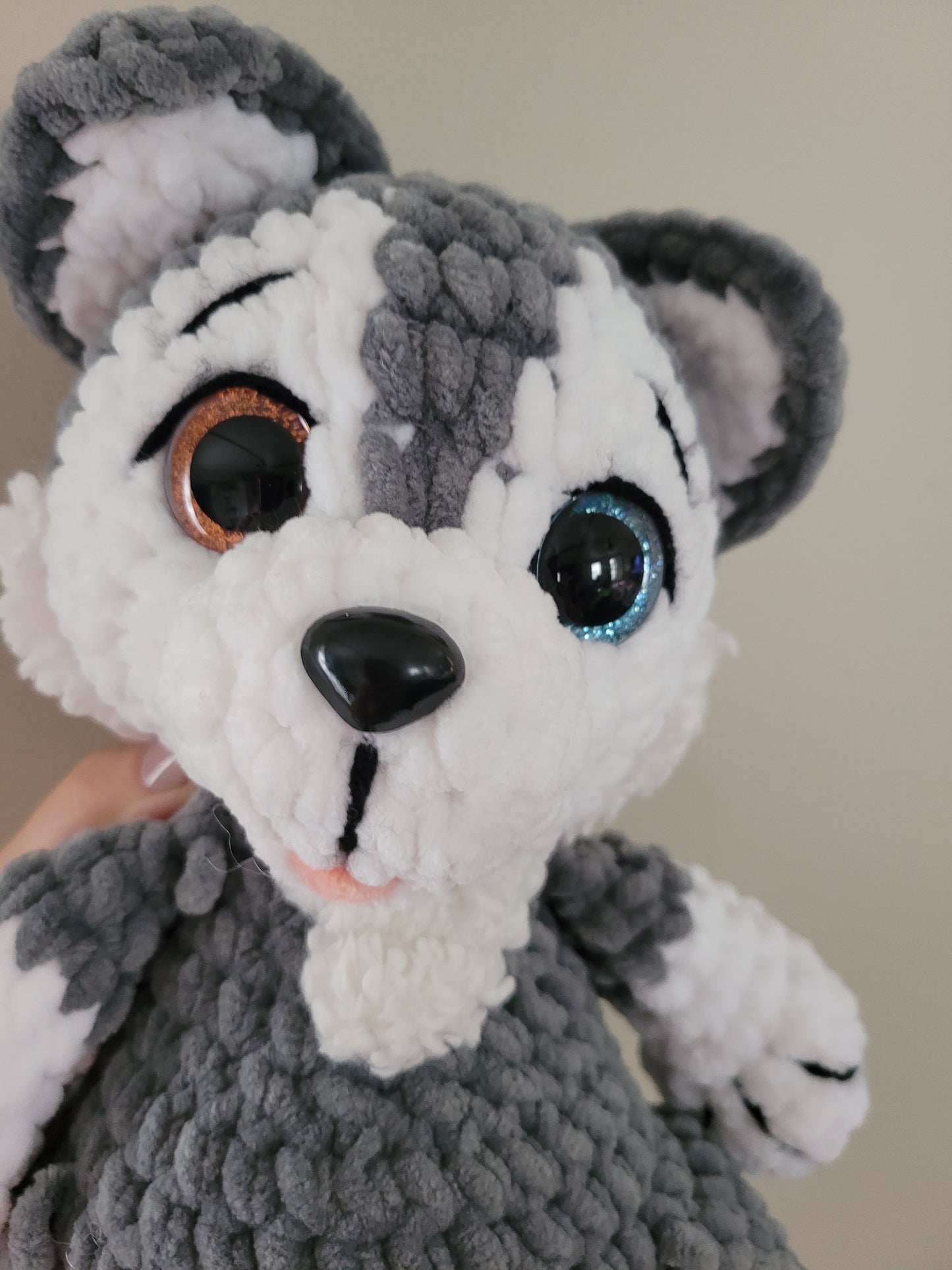 LuvKnotz Large Grey Mixed Eye Husky Wolf Dog - Unique Design for Stuffed Animal - approx 16"