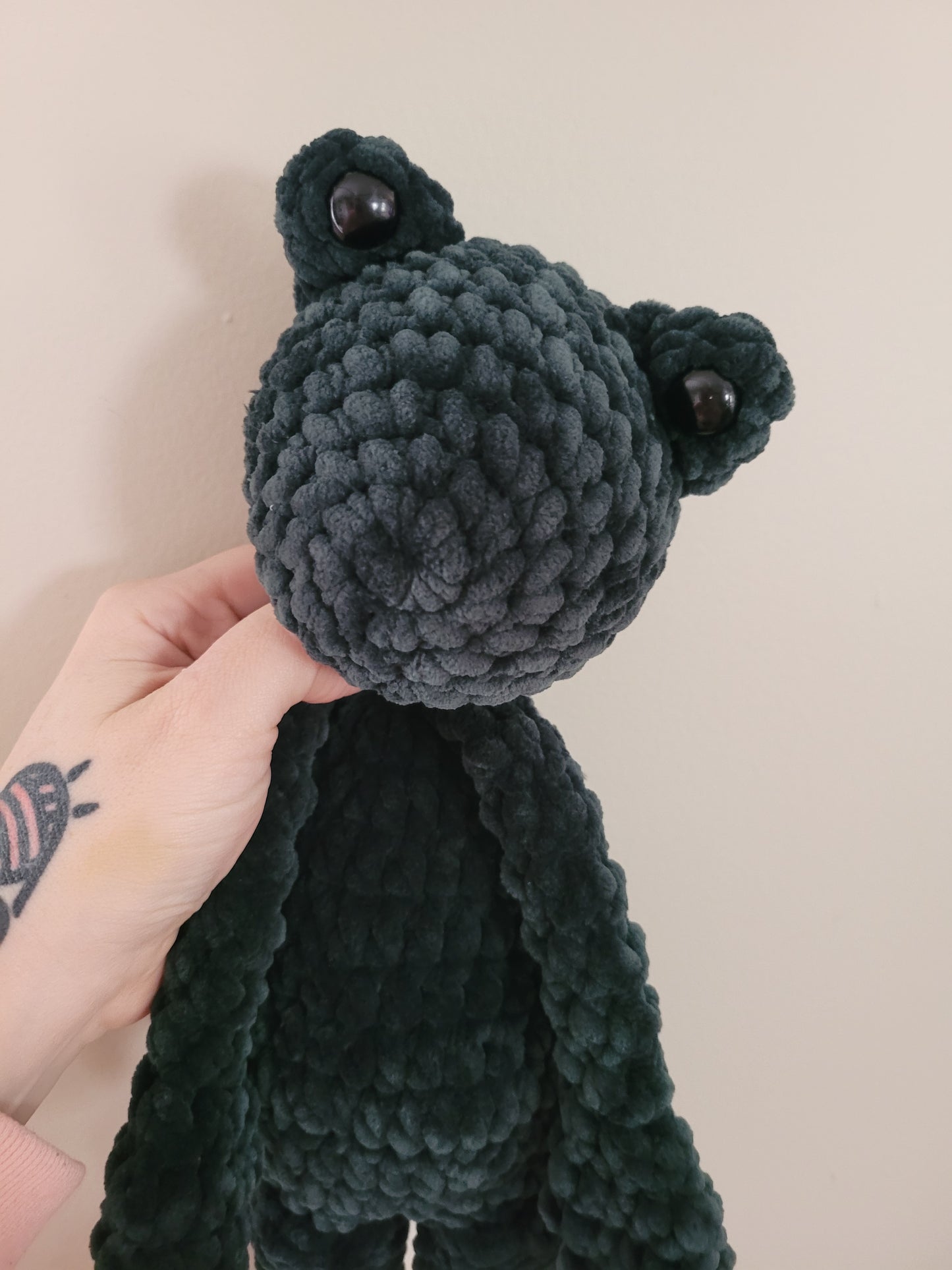 LuvKnotz Standard Green Frog Lovie - Unique Design for Stuffed Animal - approx 16"